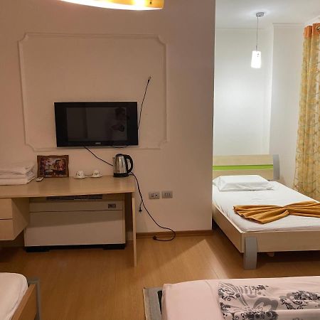 Albjona Guesthouse 地拉那 外观 照片