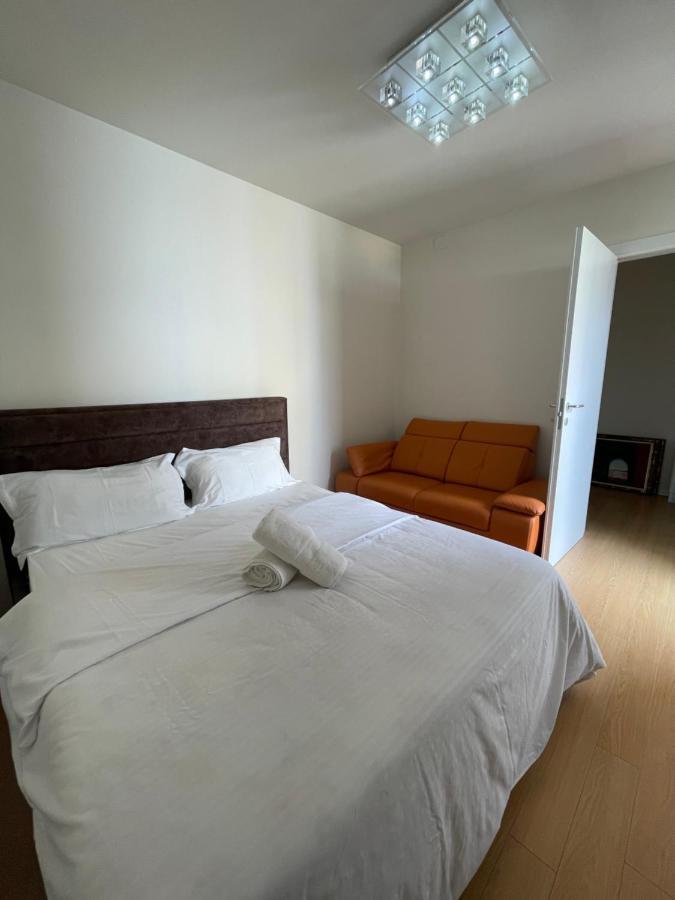 Albjona Guesthouse 地拉那 外观 照片