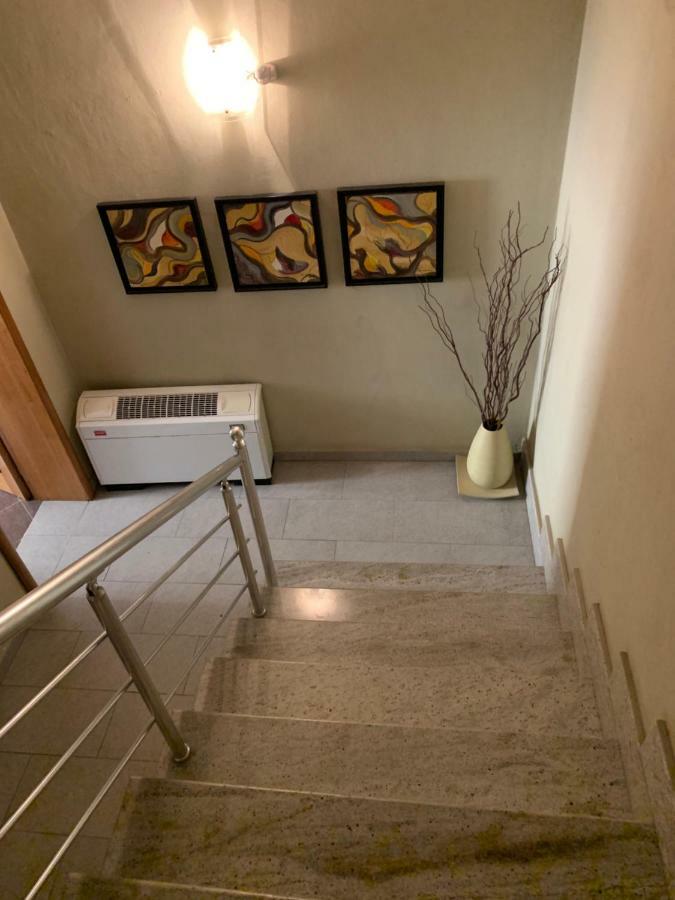 Albjona Guesthouse 地拉那 外观 照片